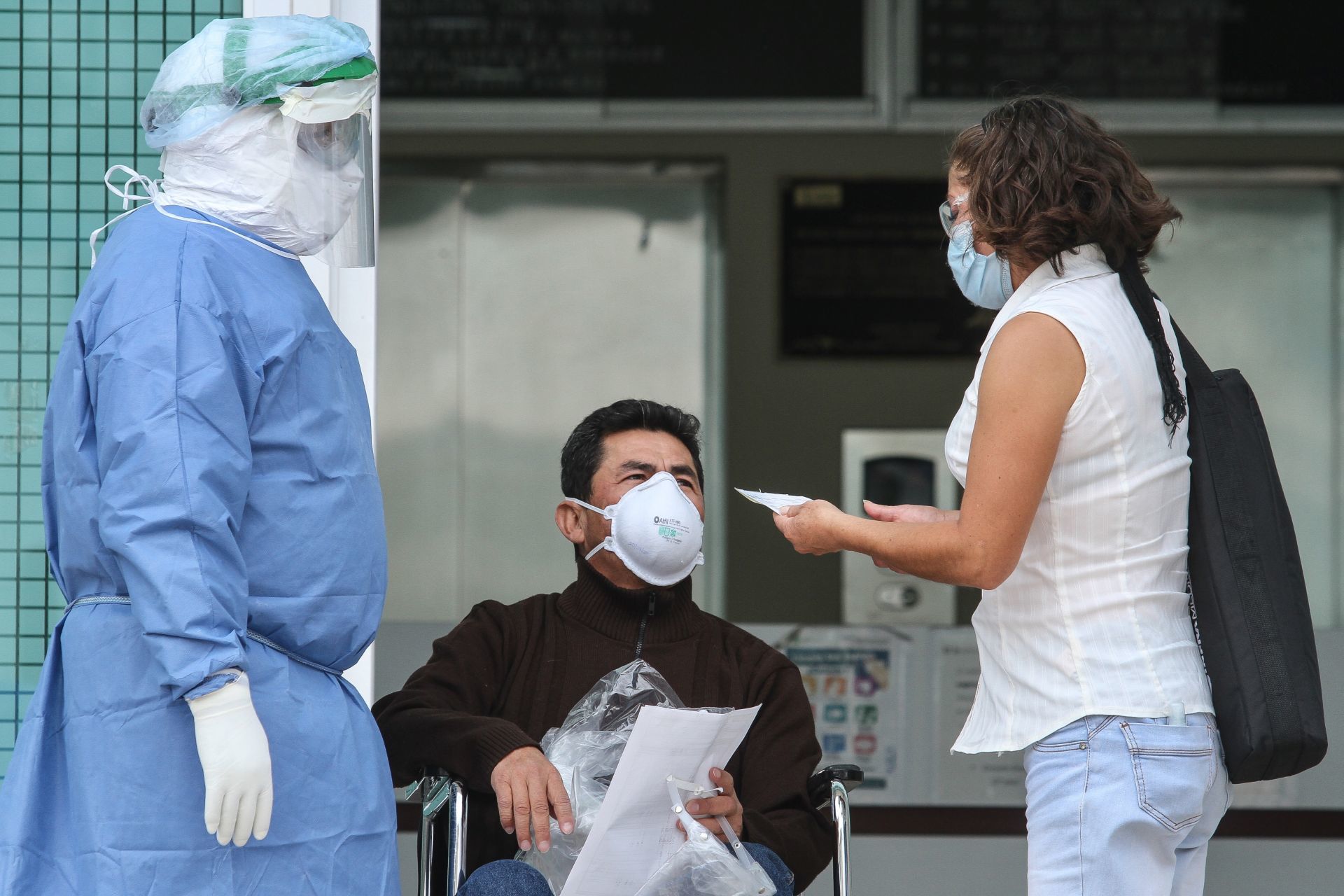 Salud suma por primera vez en un día más de 9 mil casos de COVID; van ...