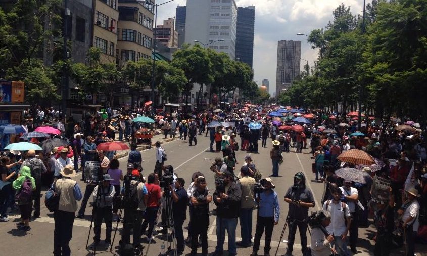 Maestros de la CNTE bloquean 4 centros comerciales: uno en la CDMX y ...