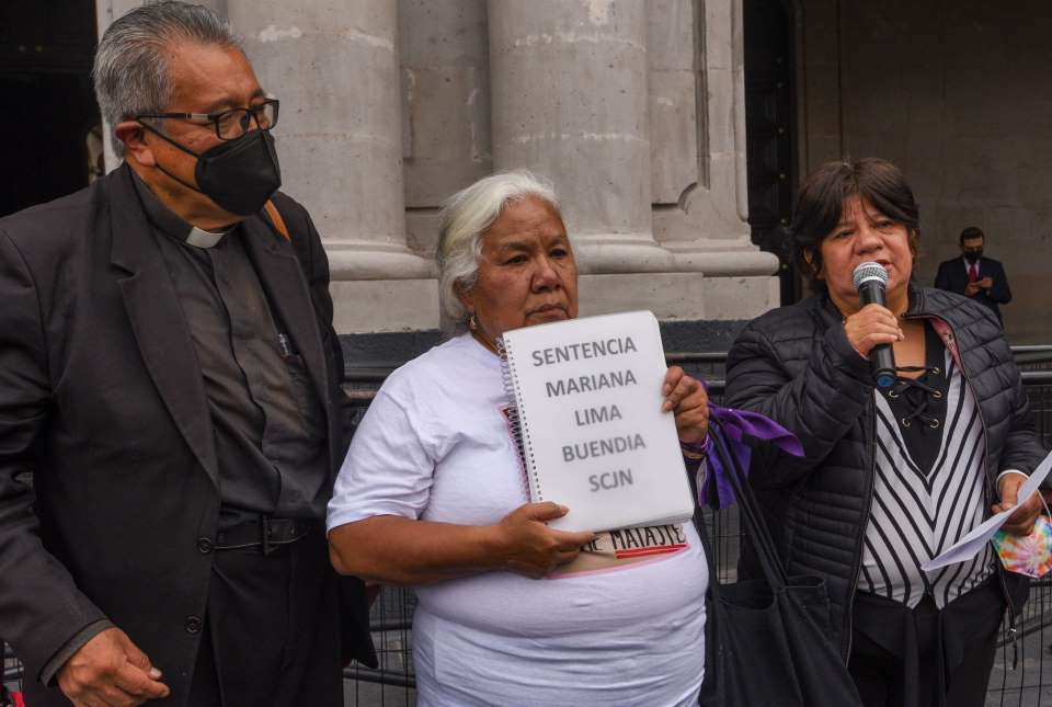 Atacan a hija de la activista Irinea Buendía, principal testigo del
