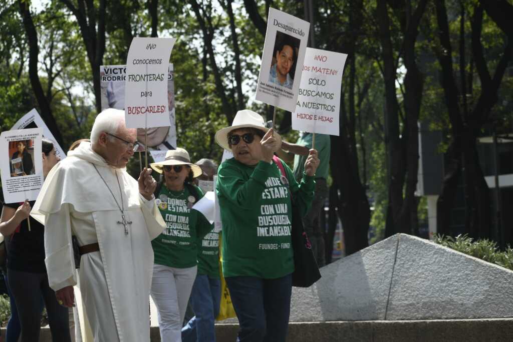 En la XII Marcha de la Dignidad Nacional Madres buscando a sus hijos e hijas participan contingentes de distintos puntos del país como Guanajuato, Estado de México, Tamaulipas, entre otros.