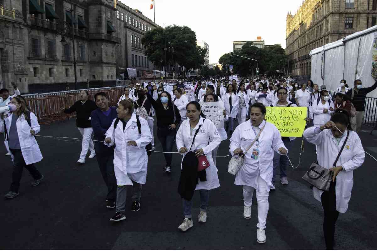 Trabajadores de la salud en CDMX denuncian que el IMSS Bienestar no ...
